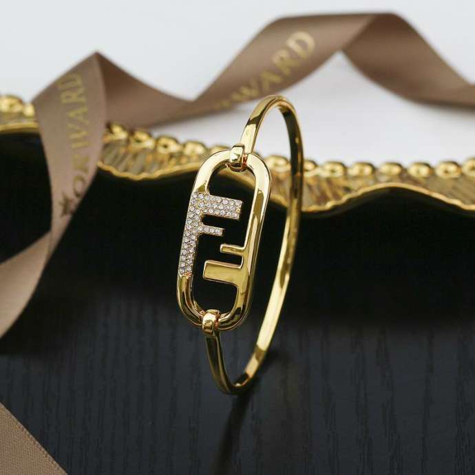 Picture of Fendi Bracelet _SKUFendibracelet1006068598